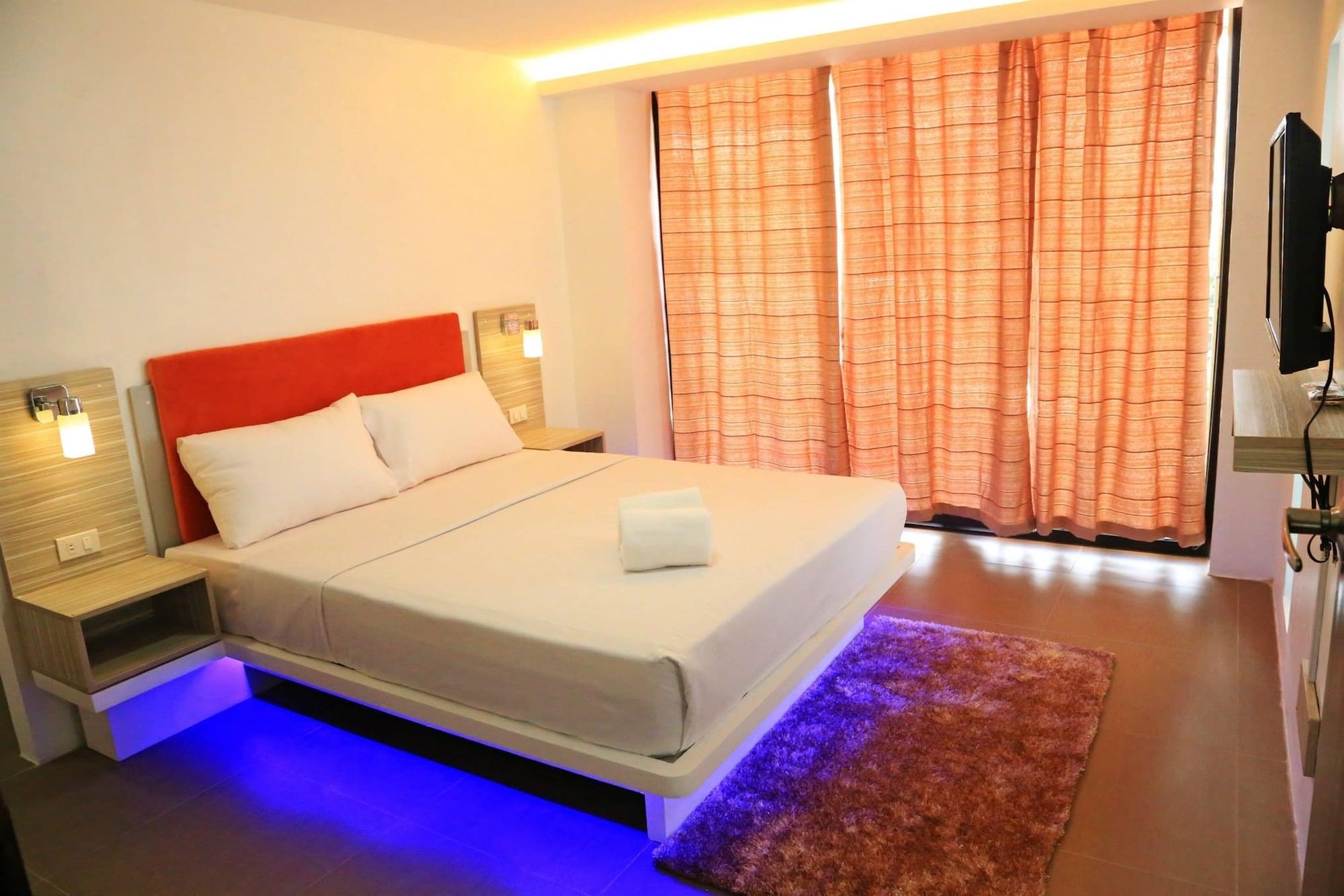 סבו Travelbee Fuente Inn מראה חיצוני תמונה