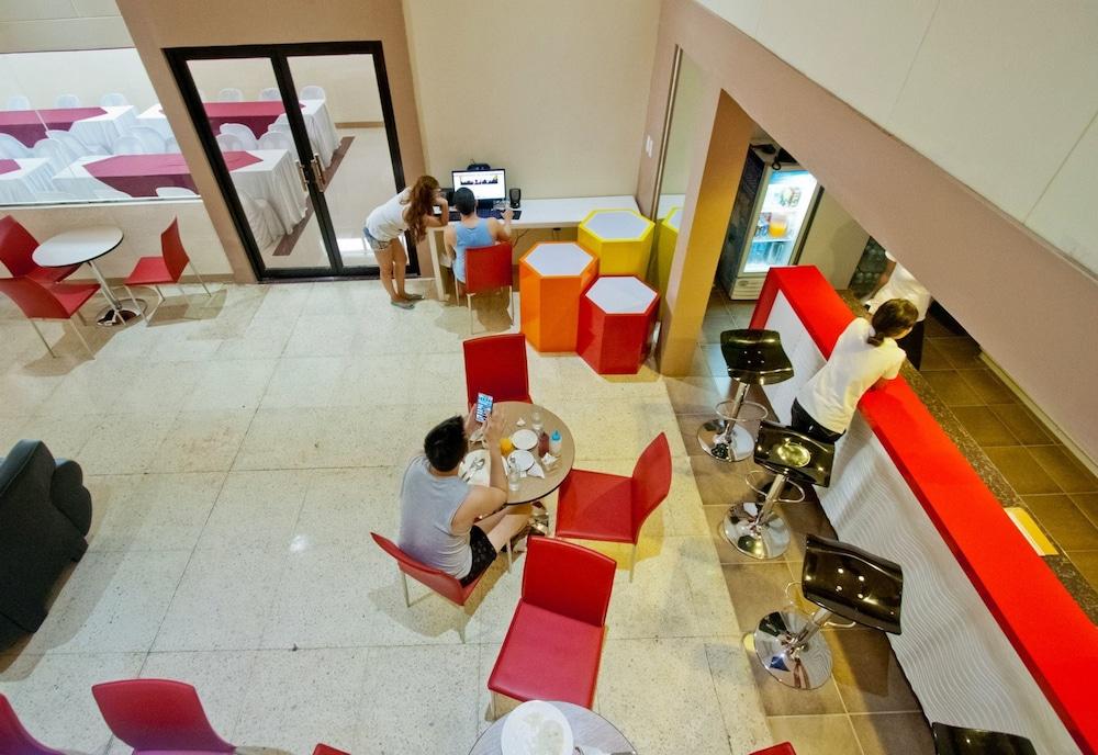 סבו Travelbee Fuente Inn מראה חיצוני תמונה