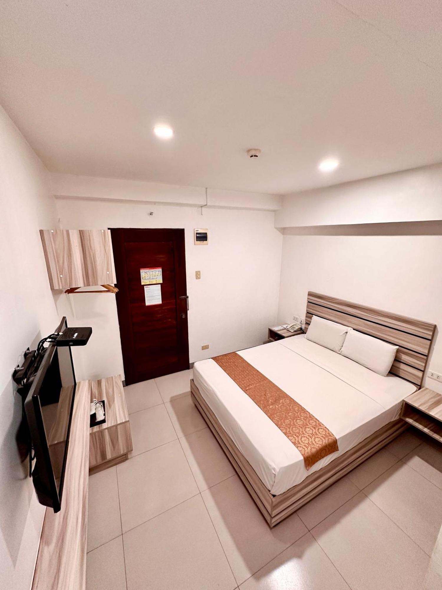 סבו Travelbee Fuente Inn מראה חיצוני תמונה