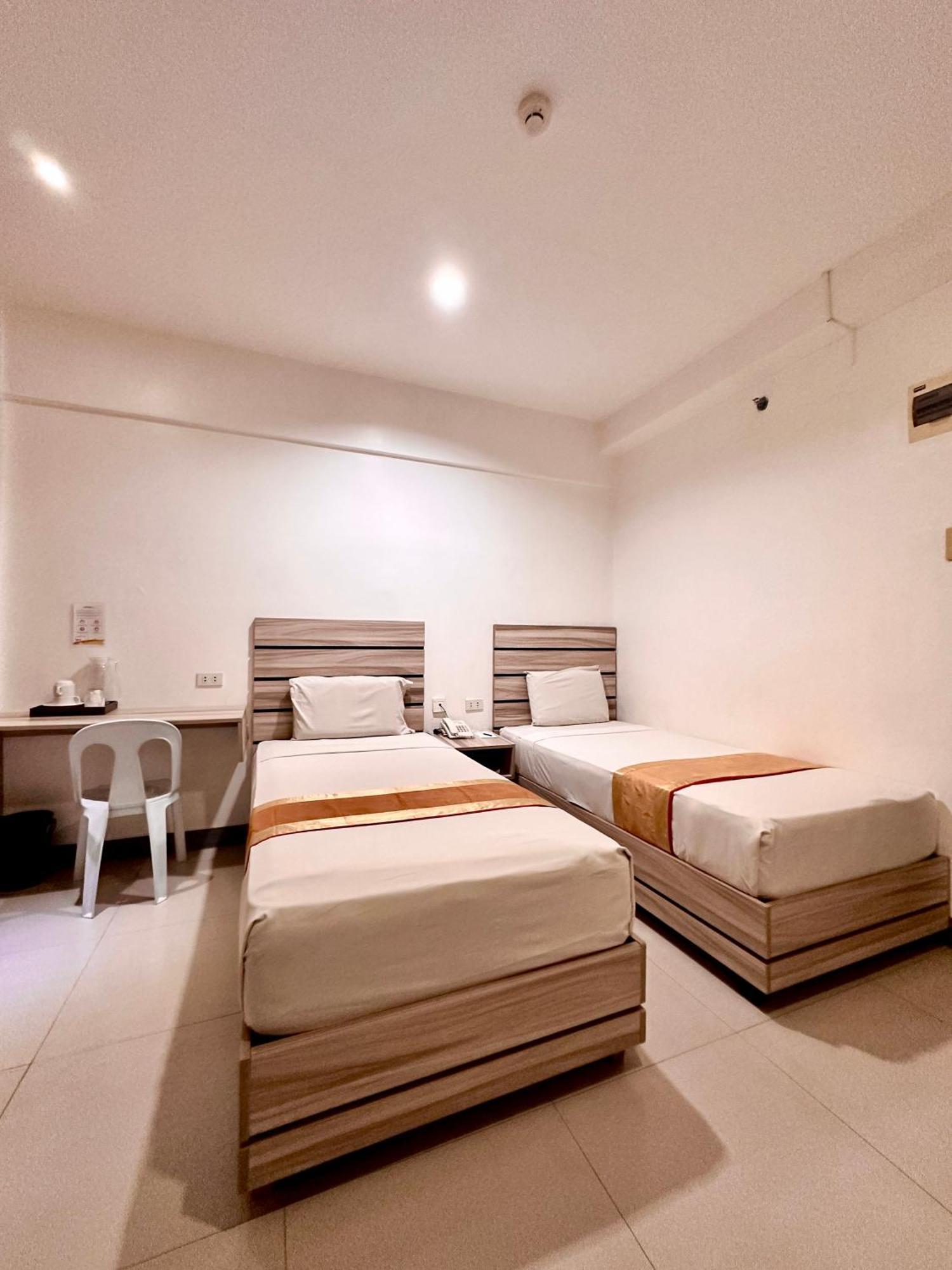 סבו Travelbee Fuente Inn מראה חיצוני תמונה